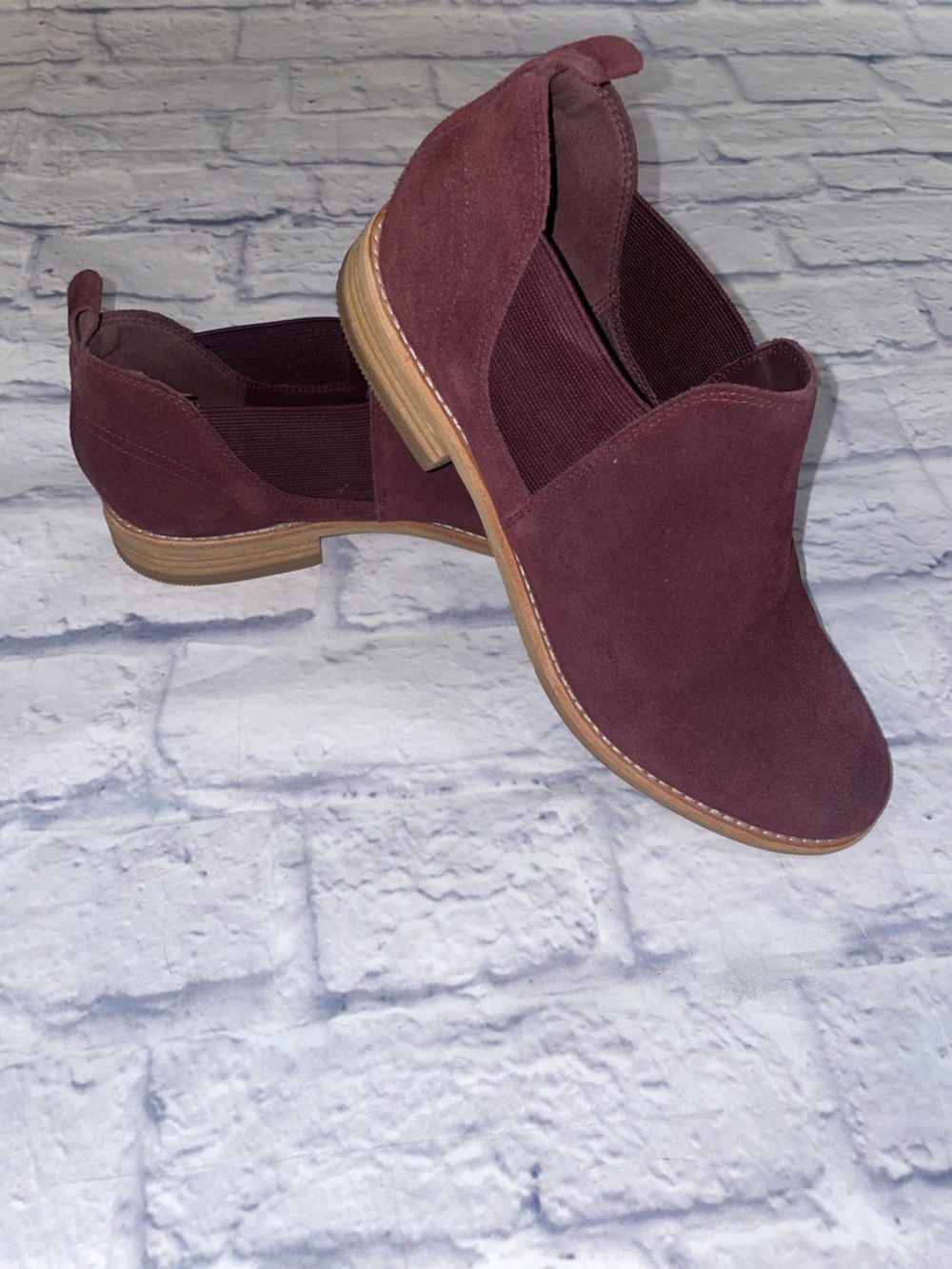 Clarks Edenvale Page booties in burgundy suede.   Size 9